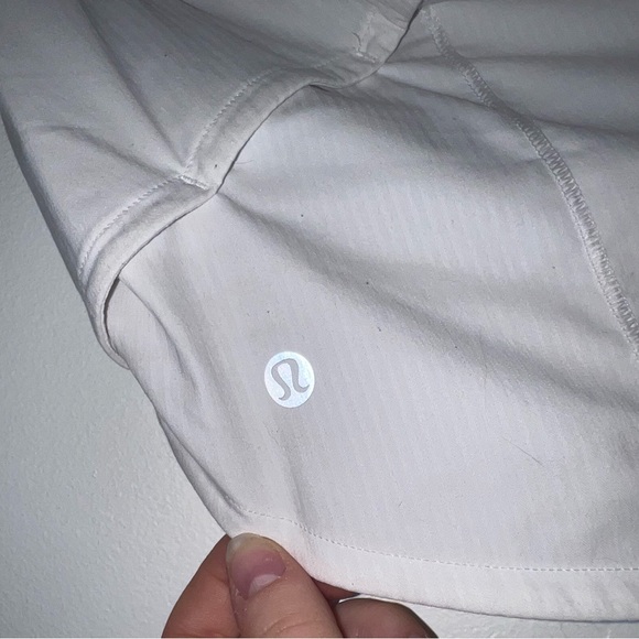 Lululemon Speed Up Shorts 2.5 in inseam - Picture 3 of 4